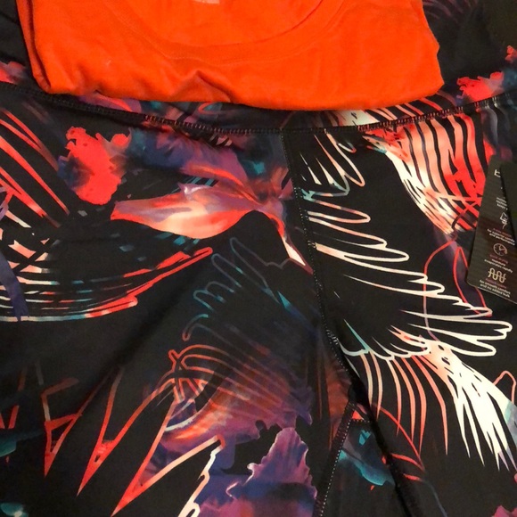 Bebe Capri Leggings - Picture 7 of 7